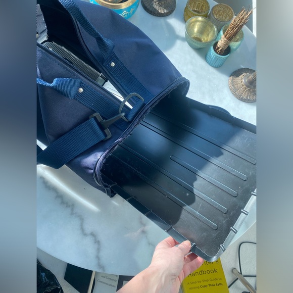 International Flight Approved Pet Carrier. Roomy. Will fit a pug or frenchie. - Picture 7 of 10